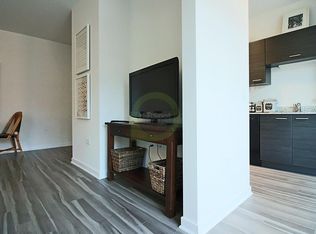123 W Delaware Pl #203, Chicago, IL 60610