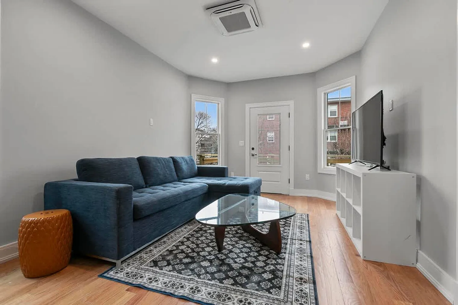 3 bed, 3.0 bath, $9,330 — Photo 3