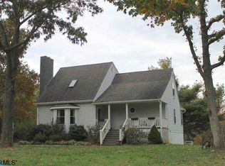 302 The Cross Rd, Scottsville, VA 24590