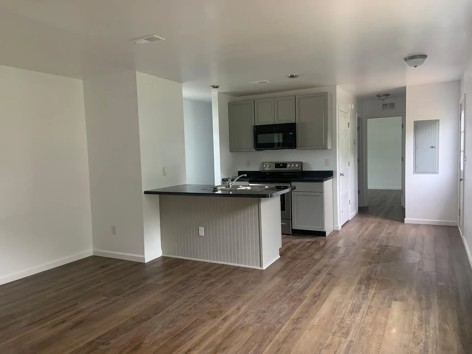 2 bed, 864 sqft, $900 — Photo 2