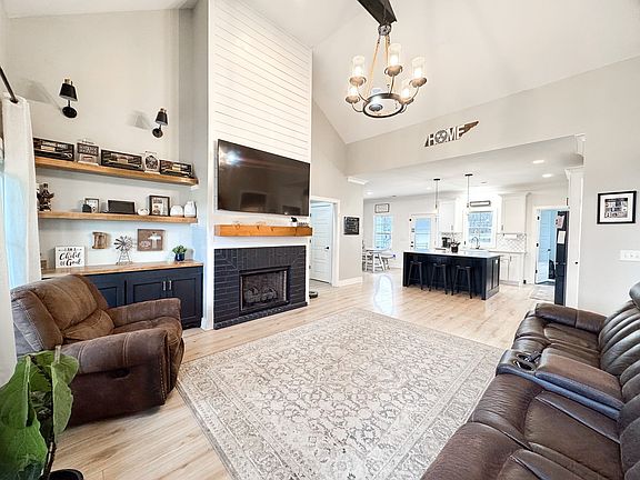 4th image of 4055 Calista Rd