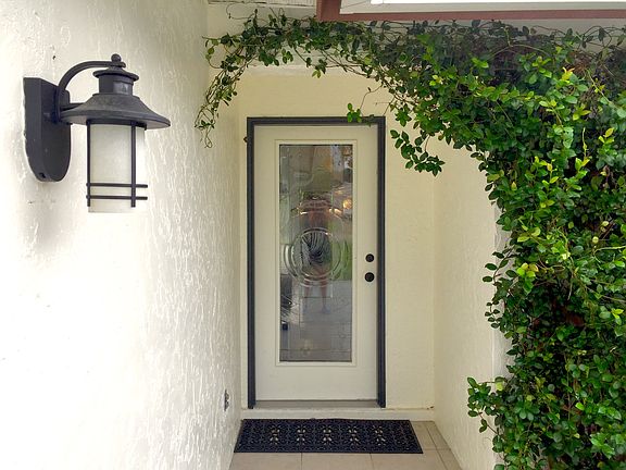 Entrance with vining jasmine