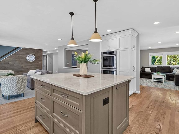 3rd image of 7 McCarthy Cir