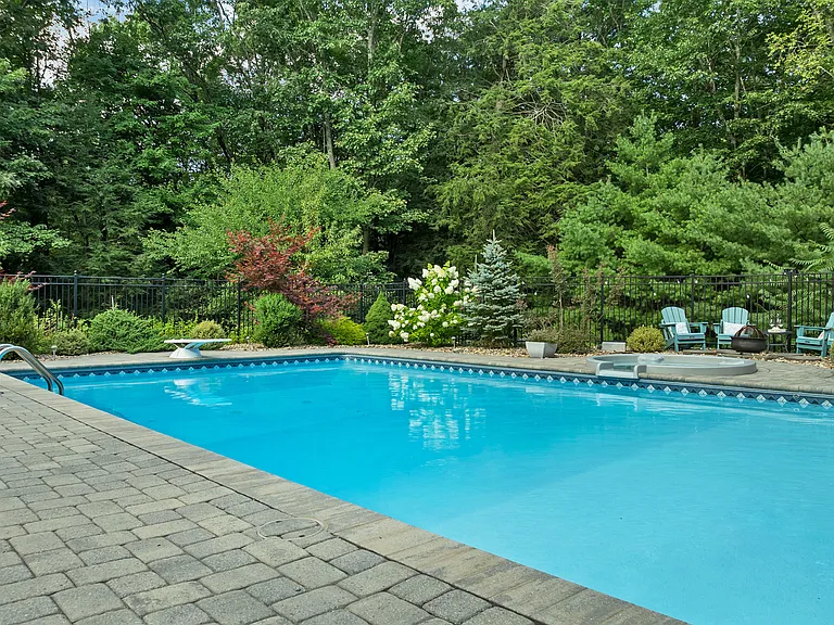 8 Hemlock Ln — Photo 41