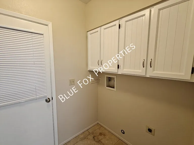8305 N Midnight Way — Photo 24