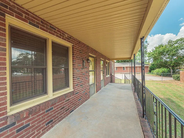 315 Georgia Ave — Photo 5