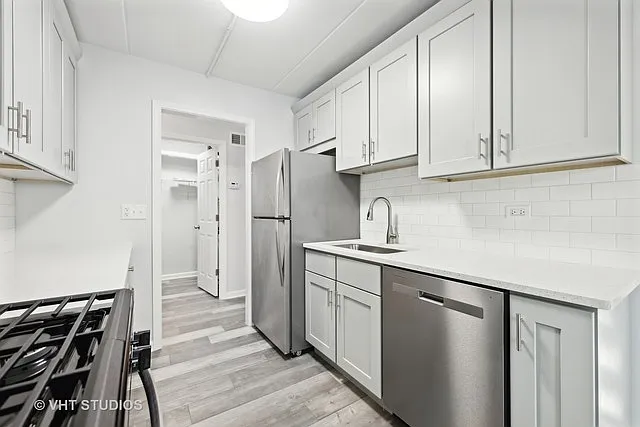 515 N Cass Ave #2H — Photo 28