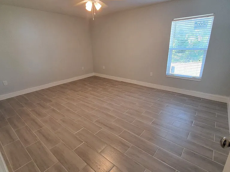 299 Lomond Dr — Photo 3