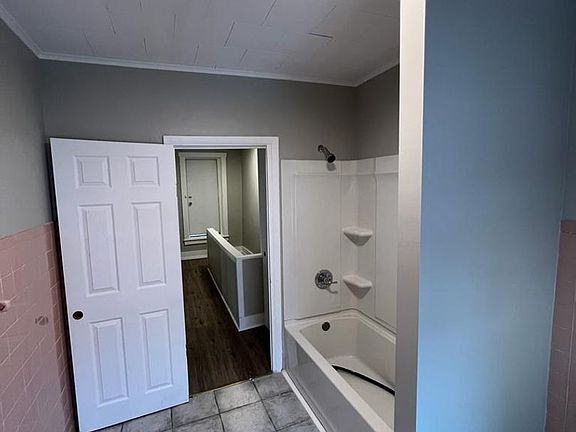 2nd image of 522 N 10th St Fl 3