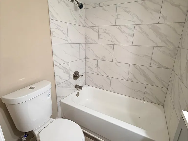 516 Hurst St — Photo 17