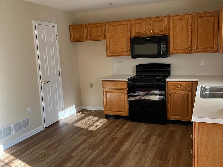 4171 Kittatinny Dr — Photo 2