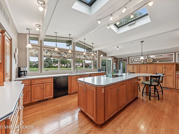 2nd image of 1212 Vargo Ln