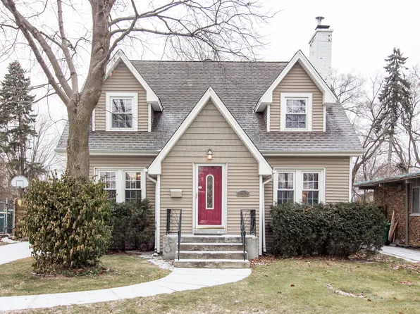 2062 Old Glenview Rd, Wilmette, IL 60091