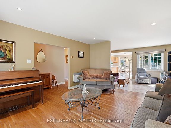 5th image of 3 Hillview Cir