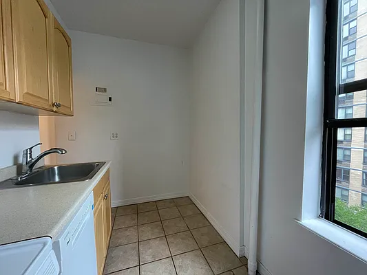 Rented by HOLTON REAL ESTATE INC. | media 17