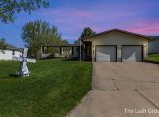 453 E Maple St, Fremont, MI 49412