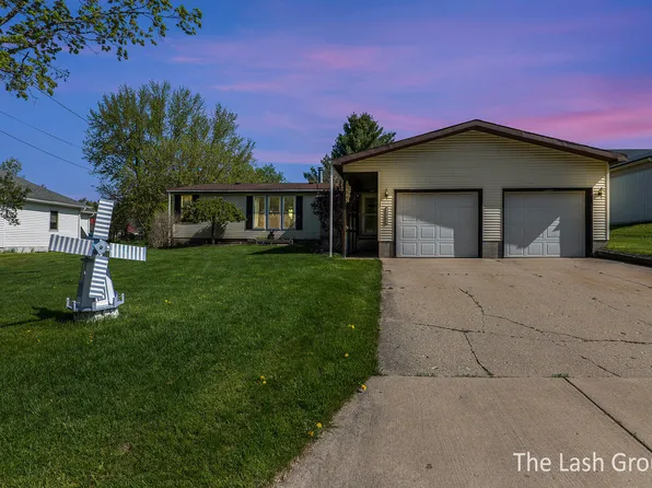 453 E Maple St, Fremont, MI 49412