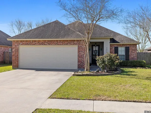 2255 Woodland Ct, Port Allen, LA 70767