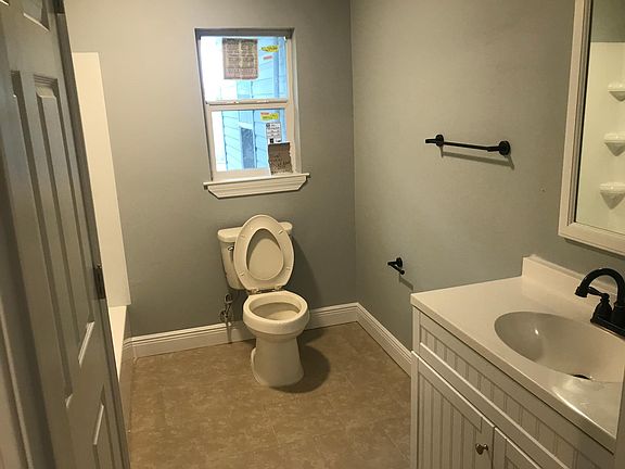 5th image of 226 Troy St NE Unit A