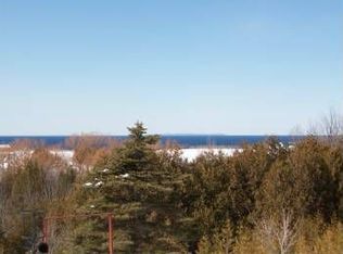 465 Knollcrest Ln, Charlevoix, MI 49720