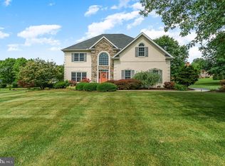 1352 Rosepointe Dr, York, PA