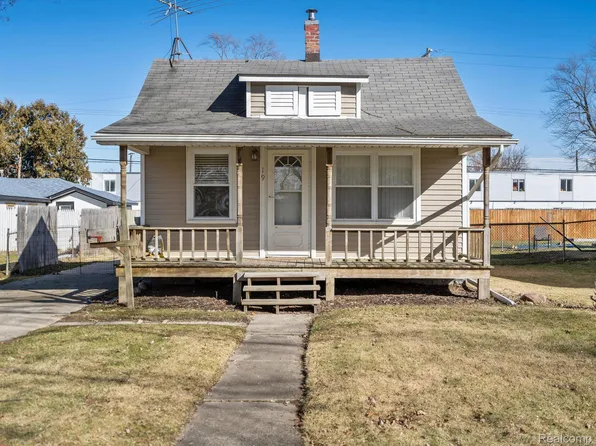 19 Eastman St, Mount Clemens, MI 48043