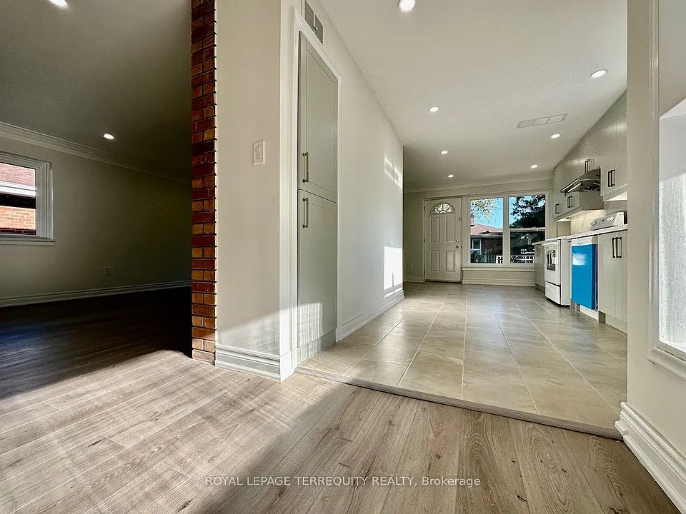 21 Janet Blvd #MAIN LEVEL