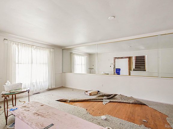 4th image of 401 Fiske Dr