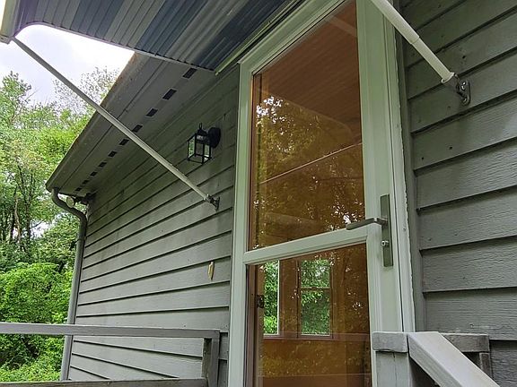 Private entry with screened door (view from outside)
