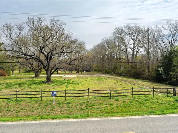 1073 Shillelagh Rd, Chesapeake, VA 23323