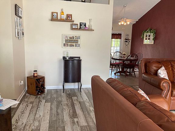 2nd image of 205 Horseshoe Ct