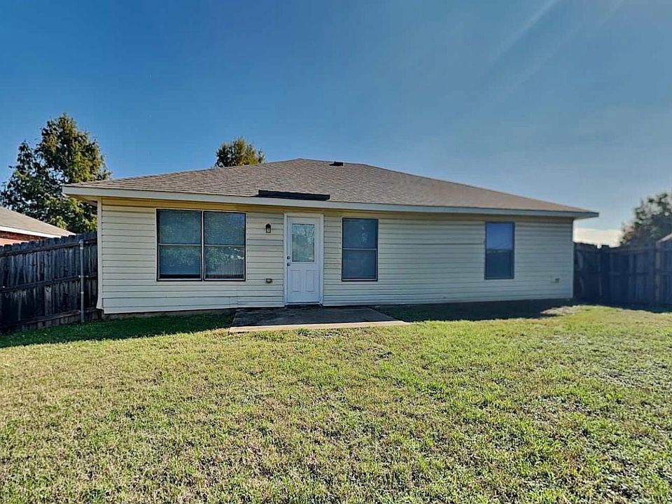 1st image of 1529 Queens Brook Ln
