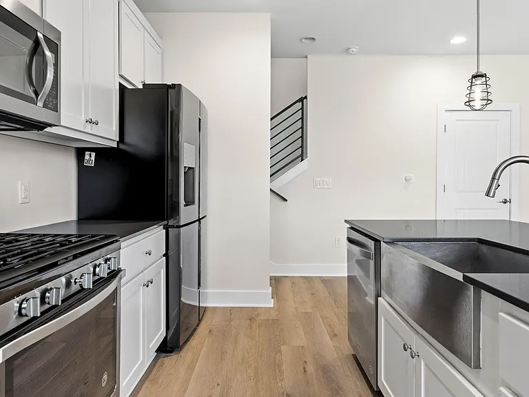 1160 Lott Ave #B — Photo 16
