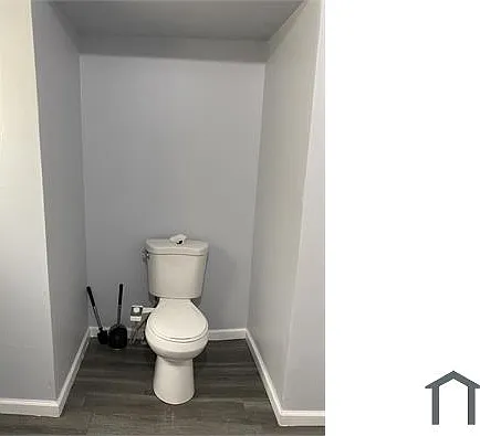 4 bed, 1000 sqft, $1,995 — Photo 2