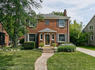 10014 Kingston Ave, Huntington Woods, MI 48070