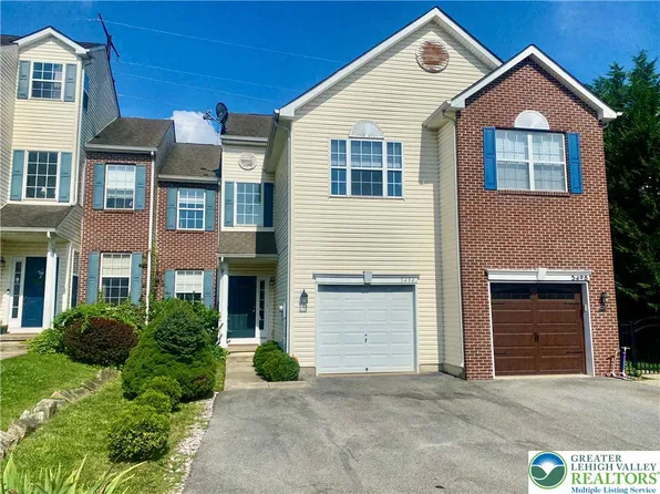 5494 Spring Ridge Dr, Macungie, PA 18062