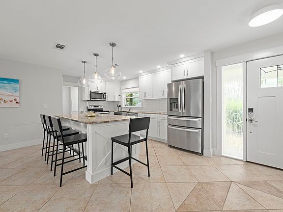 3rd image of 5310 Bayshore Ave