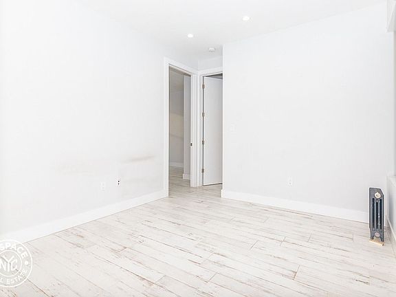 4th image of 75 Varet St #35