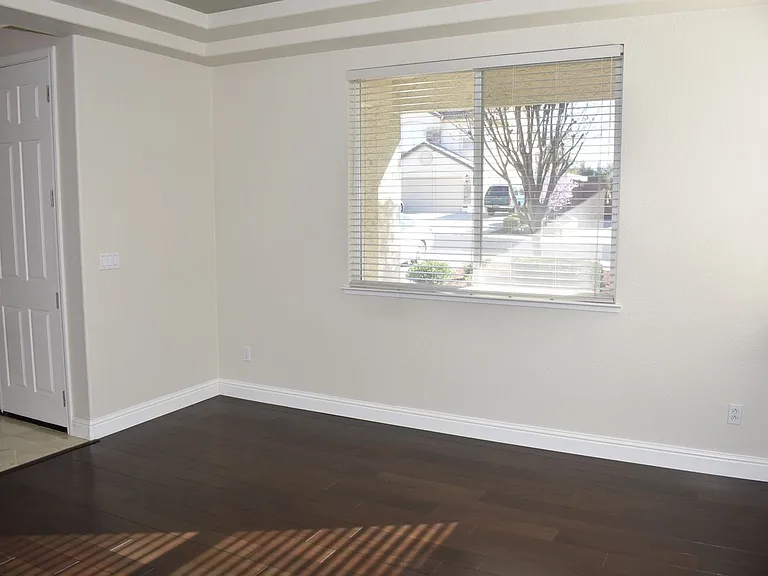 630 Rogers Cir — Photo 3