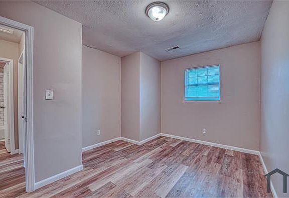5th image of 2735 Joyce Ave #B