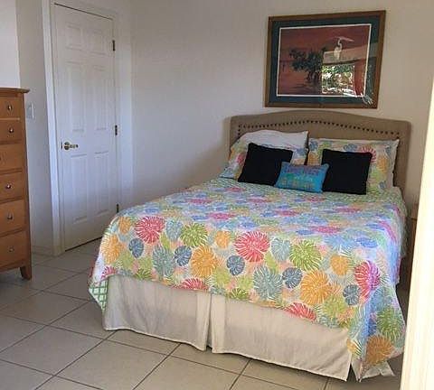 Middle Bedroom w/tv and dvd player