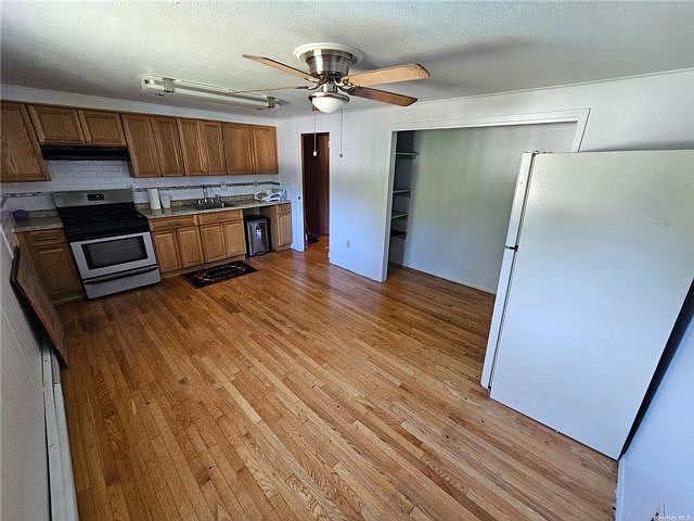 2nd image of 61 39th St