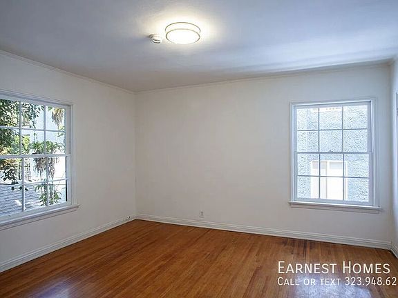 5th image of 127 N Doheny Dr APT 4