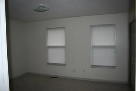1117 Crown Pointe Dr — Photo 2