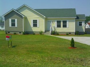 208 Vermilion Dr, Parkton, NC 28371