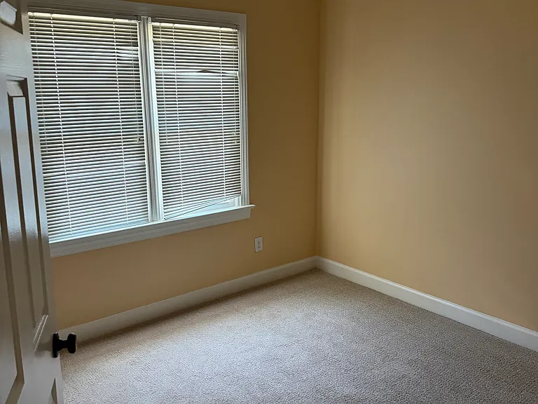 504 Thorngate Rd — Photo 14
