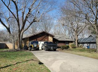 1957 E Holiday St, Springfield, MO 65804