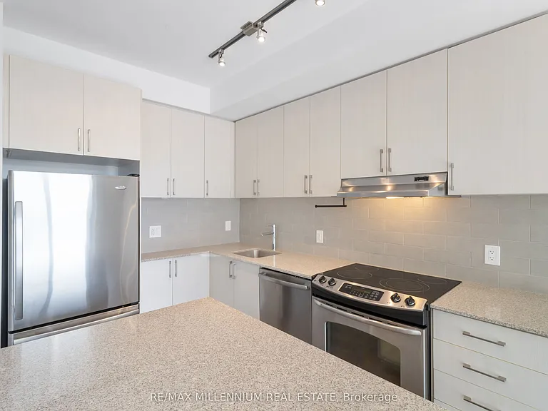 2560 Eglinton Ave W #609 — Photo 16