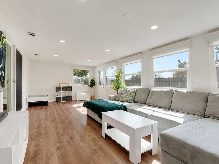 9483 Pennywood Rd — Photo 29