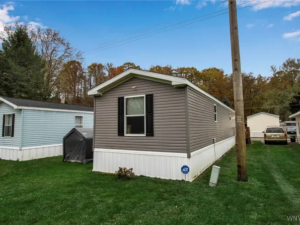 2013 Hemstreet St, East Aurora, NY 14052